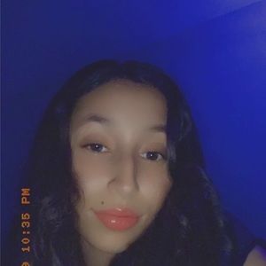 Meet your Posher, Adela